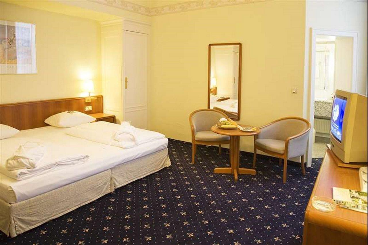Hotel Monopol - Central Station Frankfurt pe Main Cameră foto